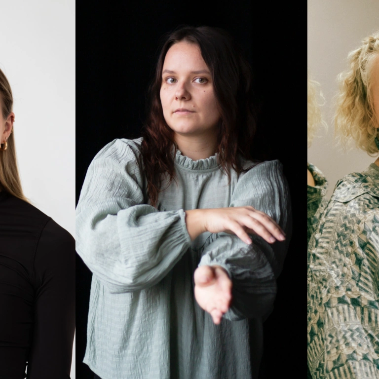 Aurora Suhonen, Rebecca-Laube Pohto ja Moona Penttinen katsovat kameraan.